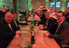 Vertreter der beiden Unternehmen Bernhard Himmelskamp (Großmarkt Bremen) und Claas Hüttemeyer (Oldenburg)