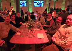 Die Belegschaft von Euro Pool Systems. Das EPS-Mehrwegsystem hat sich über viele Jahre auch im Großhandel bewährt.