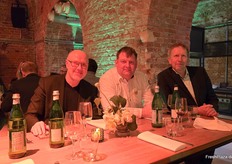 Das Team von Rolf Oerthel mit Geschäftsführer Matthias Oerthel (l). Das Familienunternehmen zählt zu den führenden Unternehmen am Leipziger Großmarkt und bedient Abnehmer im gesamten ostdeutschen Raum.