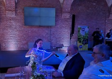 Eine Geigerin bildete den musikalischen Start in den Abend.