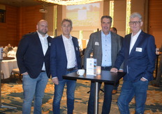 Das Team von VAM Watertech, spezialisiert auf Wasseraufbereitungs- und Kreislaufsysteme, sowie Gerard Bos (DT Dijkstra)