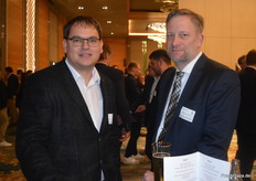 Henning Heimsoth von Interseed und Marc Vasterling vom gleichnamigen Landhandel.