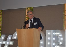 Die Dachverbände DKHV und UNIKA stehen laut Herkenrath nun vor der Aufgabe, auch die neue Generation in die Verbandsarbeit heranzurücken. Zu diesem Zweck wurde bereits der „Junge DKHV" gegründet.