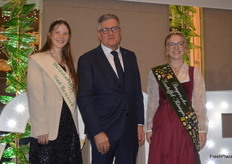 Herkenrath verwies in seiner Rede ebenfalls auf die Überschüsse in der diesjährigen Saison. „Der Handel trägt Verantwortung für Stabilität in der Wertschöpfungskette, für die Lenkung von Überschüssen und für gesicherte Verwertungswege", betonte der DKHV-Präsident.