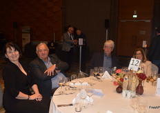 Hans-Heinrich Hedder (Heideland Spezialitäten GmbH, 2. v.r.) im Gespräch mit einigen Branchenkollegen.