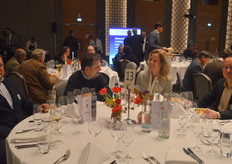 Reger Austausch zu Beginn des Büfetts.