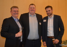 Volker Peters (Groka, l) im Gespräch mit zwei Branchenkollegen von Norika sowie HZPC.