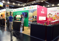 Reger Austausch am Stand der VOG Products