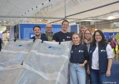 Für VOEN Vöhringer gilt die Fruchtwelt Bodensee als Heimspiel. Das Familienunternehmen ist fest im Bodenseegebiet verankert, zählt inzwischen jedoch zu den internationalen Spezialisten in Sachen Schutzlösungen für verschiedenste Obstkulturen. Mit Leo Vöhringer (äußerst links) ist bereits die nächste Generation im Betrieb tätig.