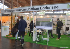 Blick auf den Stand des Kompetenzzentrums Obstbau Bodensee (KOB), eine Anlauf- und Beratungsstelle für regionale Obstbauern.