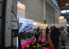 Agri-PV ist momentan in vielen Bereichen des Obst- und Gemüsebaus stark im Kommen: Attraktiv für den jeweiligen Erzeuger seien v.a. die Doppelnutzung und der zusätzliche Stromertrag, aber eben auch die Schutzfunktion der Solarpaneele.