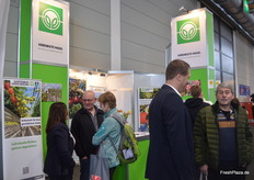 Reger Austausch am Stand der Vereinigten Hagel und Gartenbau-Versicherung.