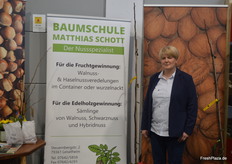 Matthias Schott ist eine spezialisierte Nussbaumschule mit eigenem Nussanbau. Der Betrieb beobachtet einen Aufwärtstrend im deutschen Nussanbau, besonders bei Wal- sowie Haselnüssen.