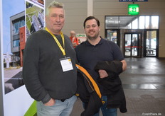 Der niederländische Kernobsterzeuger Van der Pluijm aus Dussen mit einem Vertreter der Fruitmasters-Gruppe.