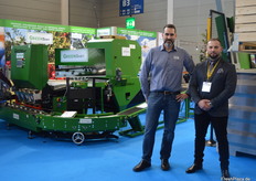 Robert Grzybowski (r) von Green Sort mit seinem deutschen Vertriebspartner Torsten Junge. Das polnische Unternehmen zählt zu den Marktführern in Sachen intelligente Sortieranlagen, primär für Heidelbeeren.