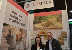 Chiara Metzinger und Tobias Kärst von FPS Flexpack. Das Unternehmen sieht eine wachsende Nachfrage nach nachhaltigen Verpackungslösungen wie Pappschalen, Papiertragetaschen und dergleichen.