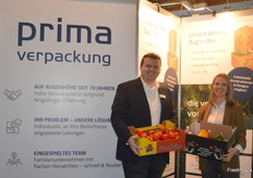 Jonas Löffler und Annalena Birk von der Prima Verpackung GmbH. Das in Nordhessen ansässige Unternehmen rückte primär dessen Angebotsspektrum an Wellpappsteigen für Obst und Gemüse in den Vordergrund.