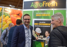 Bernd Schneider (l) von Agrofresh Germany im Gespräch am gut besuchten Messestand.