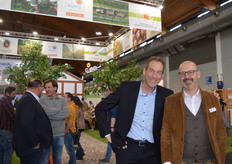 OvB-Chef Tim Strübing und Erich Röhrenbach, Vorsitzender der Obstregion Bodensee e.V. Auch in diesem Jahr war der Stand von Obst vom Bodensee und Partnern im Eingangsbereich der Halle 1 ein absoluter Hingucker.