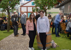 Janina Bembenek und Julia Leiber von der Obst vom Bodensee Vertriebsgesellschaft mbH.