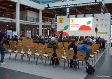 Der letzte Vortrag des Öffnungstages im Foyer des Messezentrums.