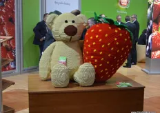 A bear with a strawberry made out of Lego was an eye-catcher at the Erzeugergroßmarkt Langförden-Oldenburg eG (ELO) booth. The main products of ELO are among others cauliflower, broccoli, lettuce, green onions, leeks, mushrooms, strawberries, raspberries and blueberries.