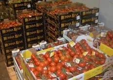 "Hartmann's fresh and juicy tomatoes. The brand "Monna Lisa" is among his top sellers."