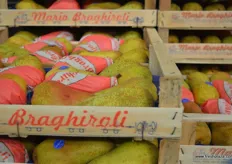 Martin Stock also sells Italian pears from Mario Braghiroli.