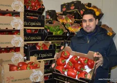 "Junior manager Mustafa Aksoy of the Marlene Meya GmbH is presenting their fresh paprika from "La Exquisita"."
