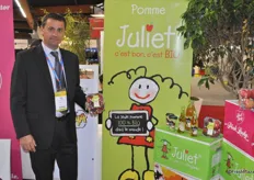 Pascal Corbel from Cardel Export promotes the Juliet, organic apple