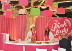 Pinklady showed of with a big tree. They also gave away Pnklady bags at the entrance.