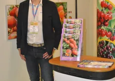 Julien Darnaud from International Plant Selection promotes Pricia apricot. This variety is an early variety, which blooms late and is very versatile.
