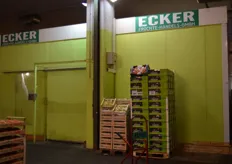 Ecker beliefert vorwiegend andere Großhändler und kleinere Kunden mit seinen Waren. Unter anderem Orangen und Zitronen aus Südafrika und Argentinien.