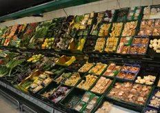 Das Sortiment des Supermarktes in der Balanstraße umfasst auch frische Pilze und vorgekochten Mais oder Rotebeete.