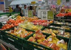 Auch Bio-Produkte finden sich im Sortiment wieder: Bio-Mixpaprika für 2,59 € je 2er Packung oder Bio-Citrusfrüchte.