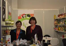 Elise Price (links) von der US-amerikanischen Firma Avrilla präsentierte ihr Sortiment an verpackten tropischen Früchten und anderen Produkten.