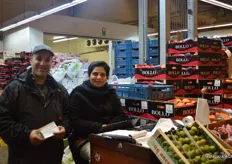 "Zaida Farooq (rechts) ist Geschäftsführerin der Farooq Obst- und Gemüsehandelsgesellschaft mbH. Im Winter vertreibt die Handelsgesellschaft Orangen und Clementinen der Marke "Bollo Privilege". links: Bashir Harun."