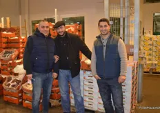 Die Firma Grundhöfer importiert seine Waren aus der ganzen Welt. Ali Imre (mitte) und Baris Imre (rechts) sind stolz für die Firma zu arbeiten.