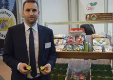 Kai Fuchs, stellv. Geschäftsführer der Gartenbauzentrale Main-Donau eG (GMD), ist stolz auf seine Produkte.
