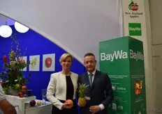 General Manager Fruit von Baywa AG, Christiane Bell und CEO Klaus Josef Lutz freuten sich über den Besuch am Messestand. Die BayWa AG hat vor kurzem die Mehrheit an dem niederländischen Anbieter für exotisches Obst und Gemüse, TFC Holland B.V. (TFC) übernommen.