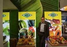 "Ralph Fischer von der Internationale Fruchtimport Gesellschaft Weichert GmbH & Co. KG präsentierte den Relaunch der Marke "nino fruit" auf der diesjährigen Fruit Logistica. Das Design des Logos wurde überarbeitet und es sollen demnächst weitere Produkte hinzukommen."
