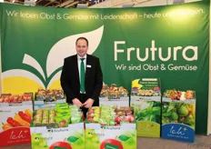 Franz Kneißl, Leiter des Projektmanagements & Marketing präsentiert stolz die Produkte auf dem Stand der Frutura Obst & Gemüse Kompetenzzentrum GmbH.