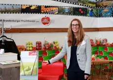"Tina Bachmann vertritt den Stand der BB Brandenburger Fruchthandel GmbH. "Region Brandenburg ist wichtig"