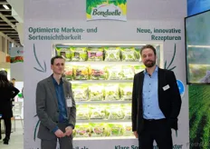 René Nentwich und Torben Pawlak von Bonduelle Deutschland GmbH stellen das neue Freshcut Design vor, das ab März im Handel liegt.