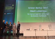 Gérald Lamusse, Wilfried Wollbold, Madlen Miserius und Christoph Göring erhalten den Preis.