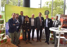 Hier haben sich nun sechs erfahrene Händler und Produzenten zusammengetan, um dem Lebensmittelhandel in NRW unter dem Markendach „Die Frischen“ ein umfassendes Sortiment an Obst und Gemüse zu bieten.