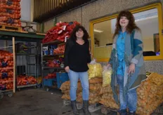 Geschäftsleiterin Silke Liersch und ihre Mitarbeiterin. Die Tochter des ehemaligen Inhabers Manfred hat den Obst, Gemüse und Kartoffel-Großhandel vor drei Jahren von ihrem Vater übernommen.