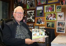 Willi Andree ist fast 82 Jahre alt und noch jede Nacht auf dem Großmarkt tätig. In seinem Buch 'Mein bewegtes Leben' erzählt er u.A. über seinen Familienbetrieb.