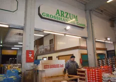 Die Vorderseite des Großhandels Arzum GmbH.