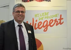 Andreas Wiegert des gleichnamigen Gemüsebaus und Grosshandels vor dem österreichischen Gemeinschaftsstand.
